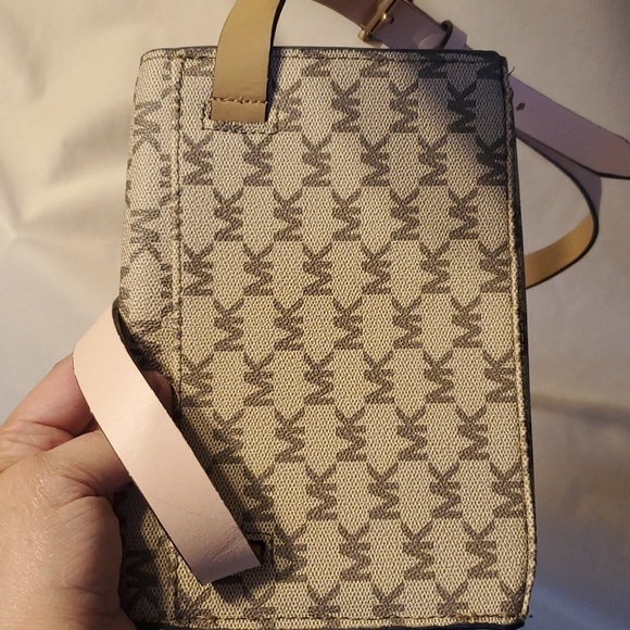 MK Light Pink Signature Belt Bag - Picture 5 of 7